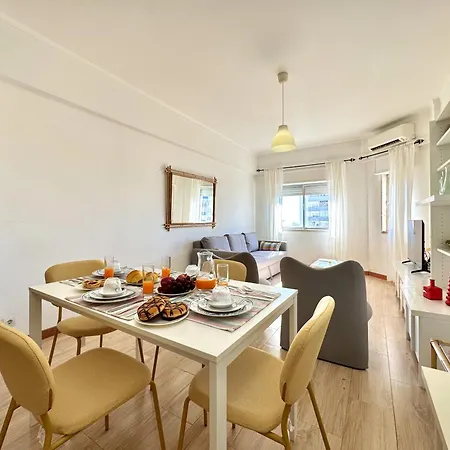 3 By Homing Apartment *